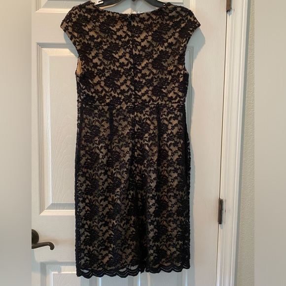 Connected Women's Cap-Sleeve Lace Sheath Dress Size 10P - Picture 2 of 5